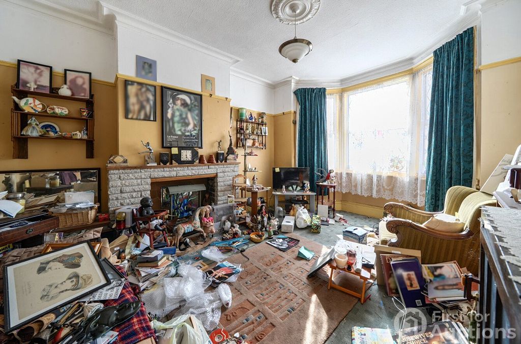 Property photo 2 of 11 2