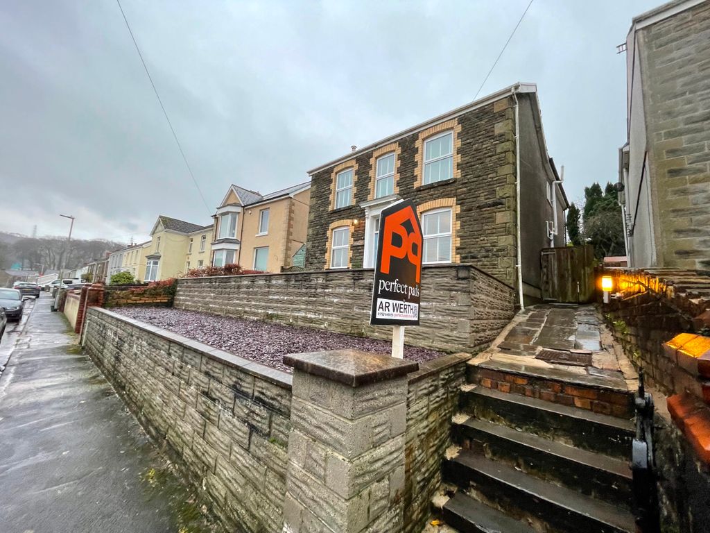 Property photo 2 of 30