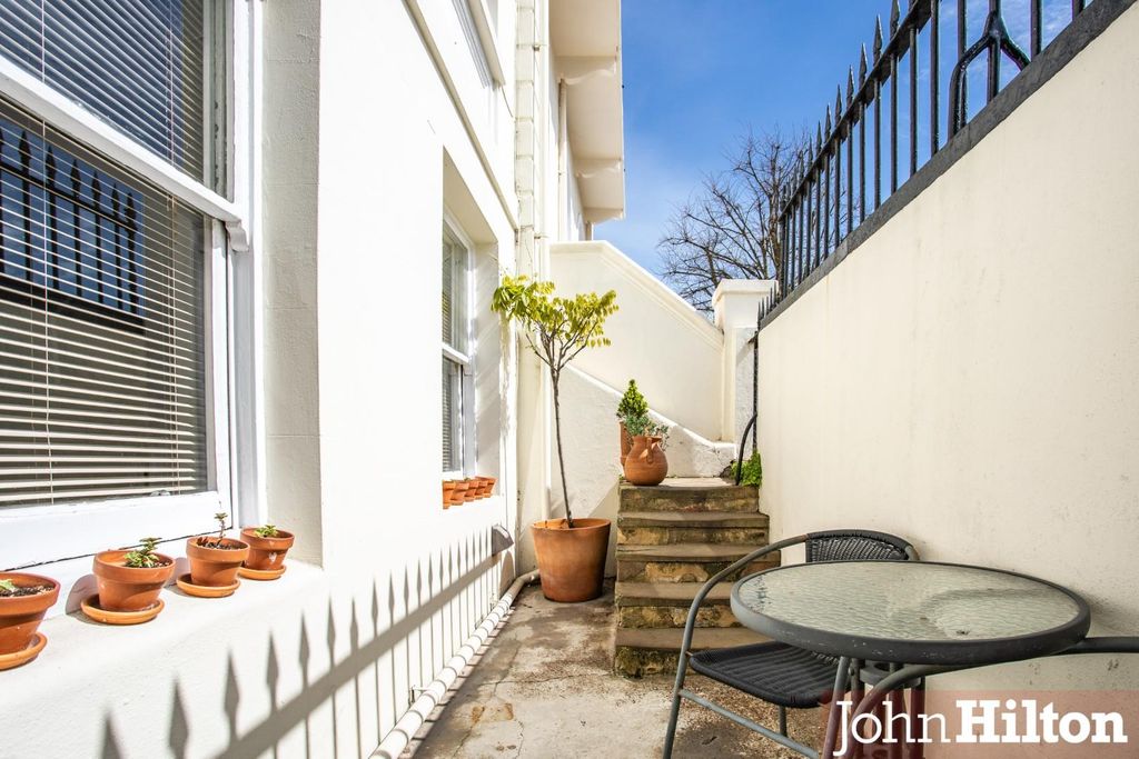 Property photo 2 of 15 Roundhill Crescent-10.Jpg