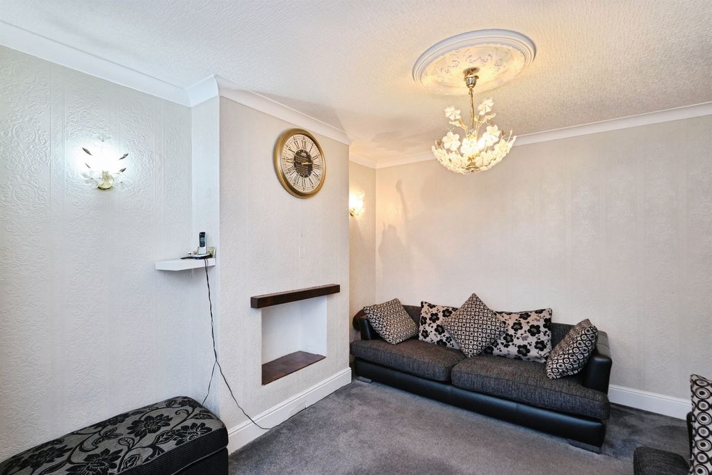 Property photo 3 of 34