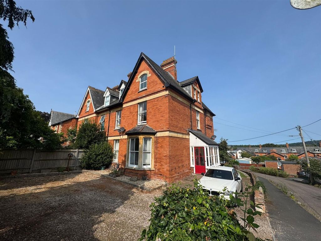 Property photo 1 of 10 Front