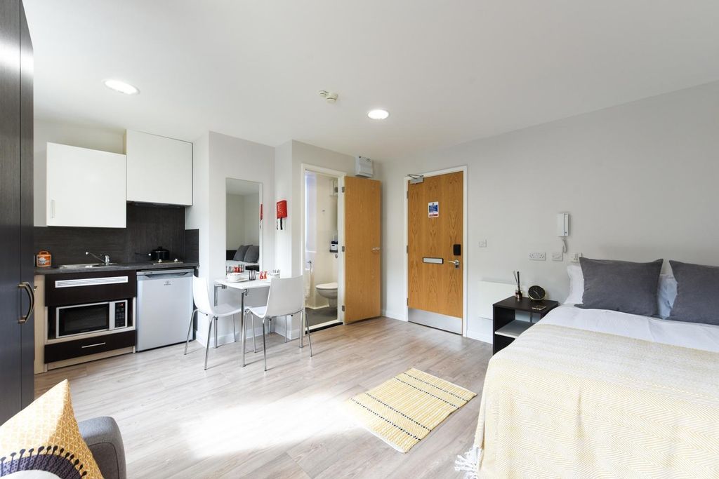 Property photo 1 of 36