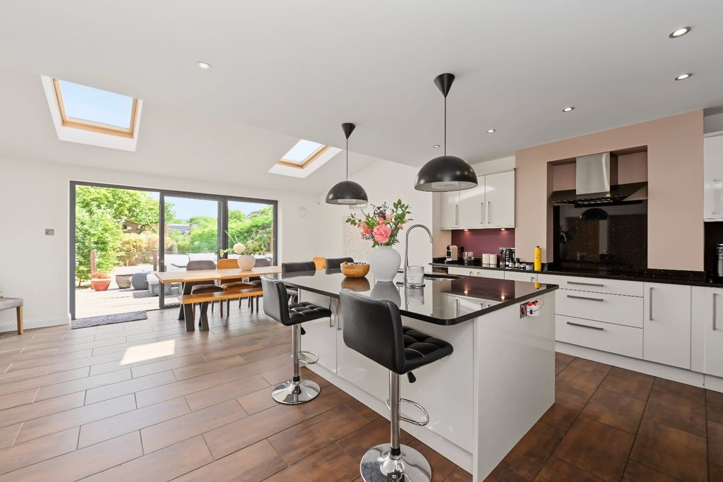 Property photo 2 of 29 5543131