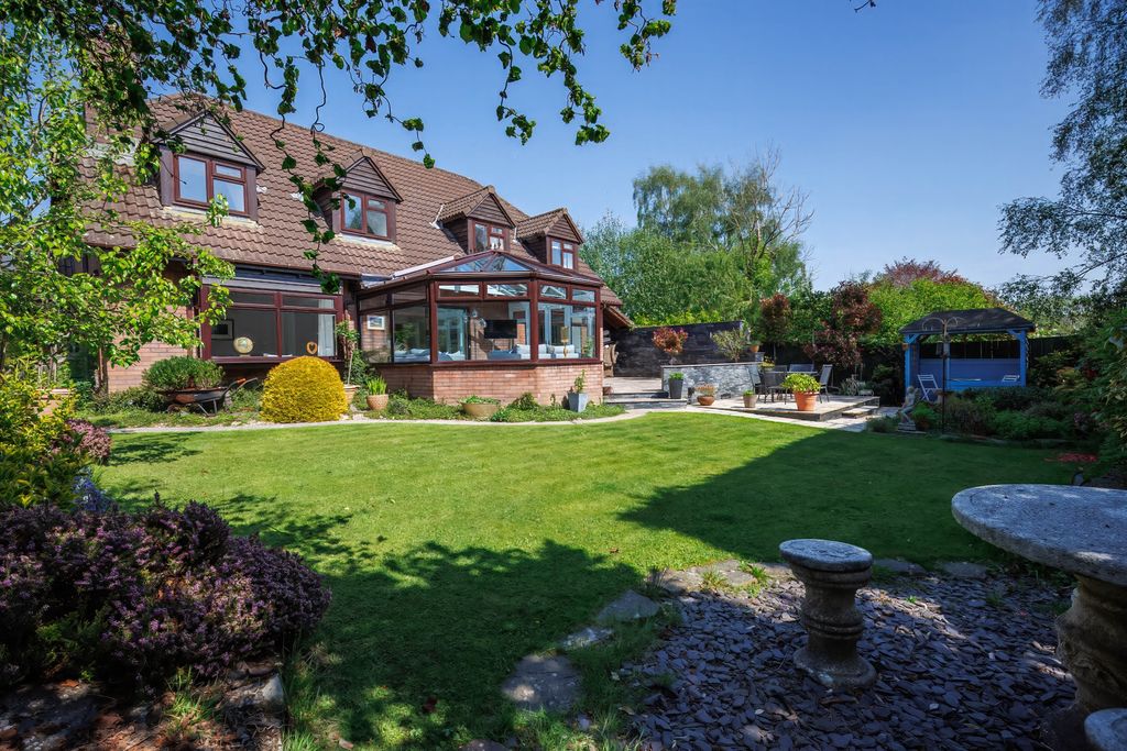 Property photo 2 of 33