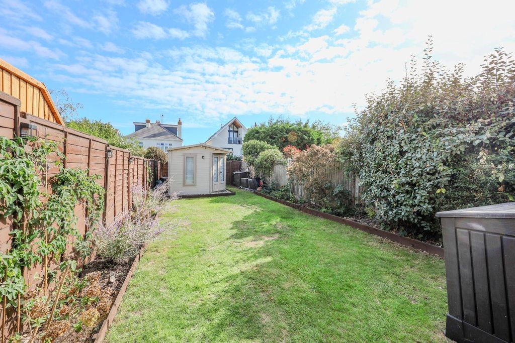 Property photo 2 of 32