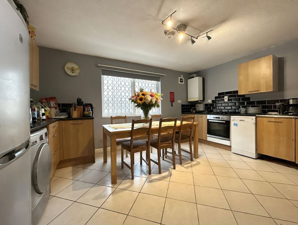 Property photo 2 of 7 Photo 5