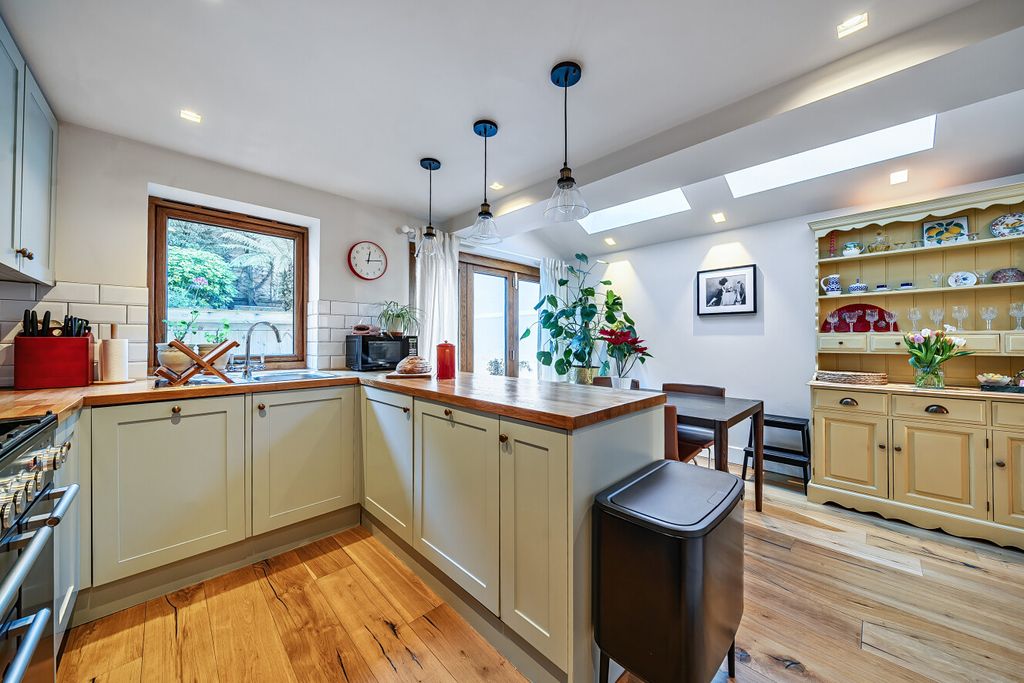 Property photo 2 of 17 1398018-6-69678Ab...