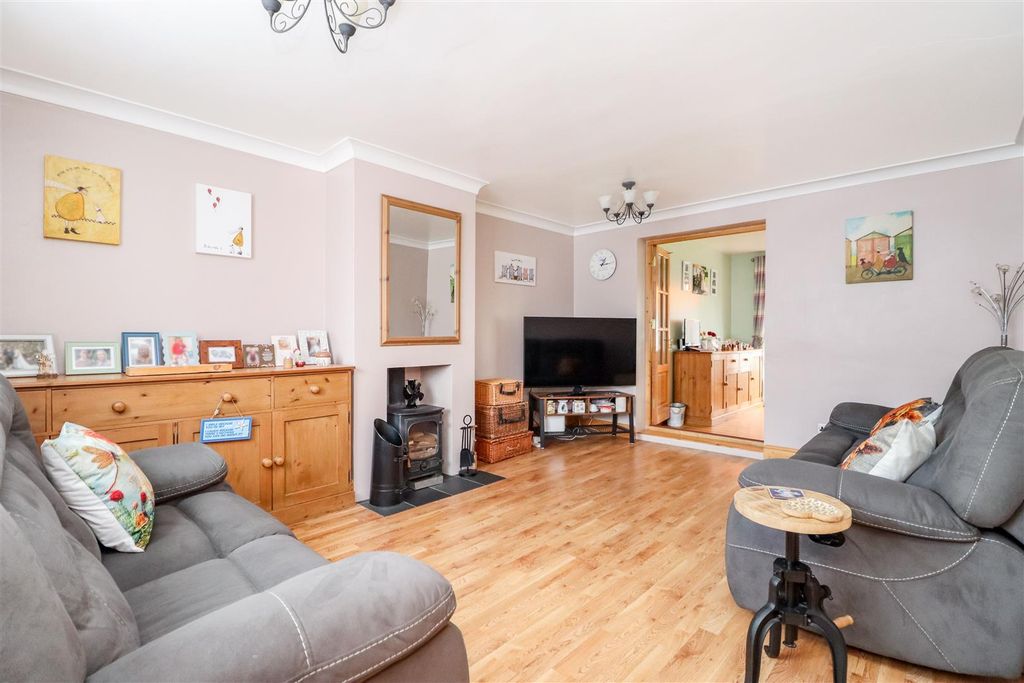 Property photo 2 of 25