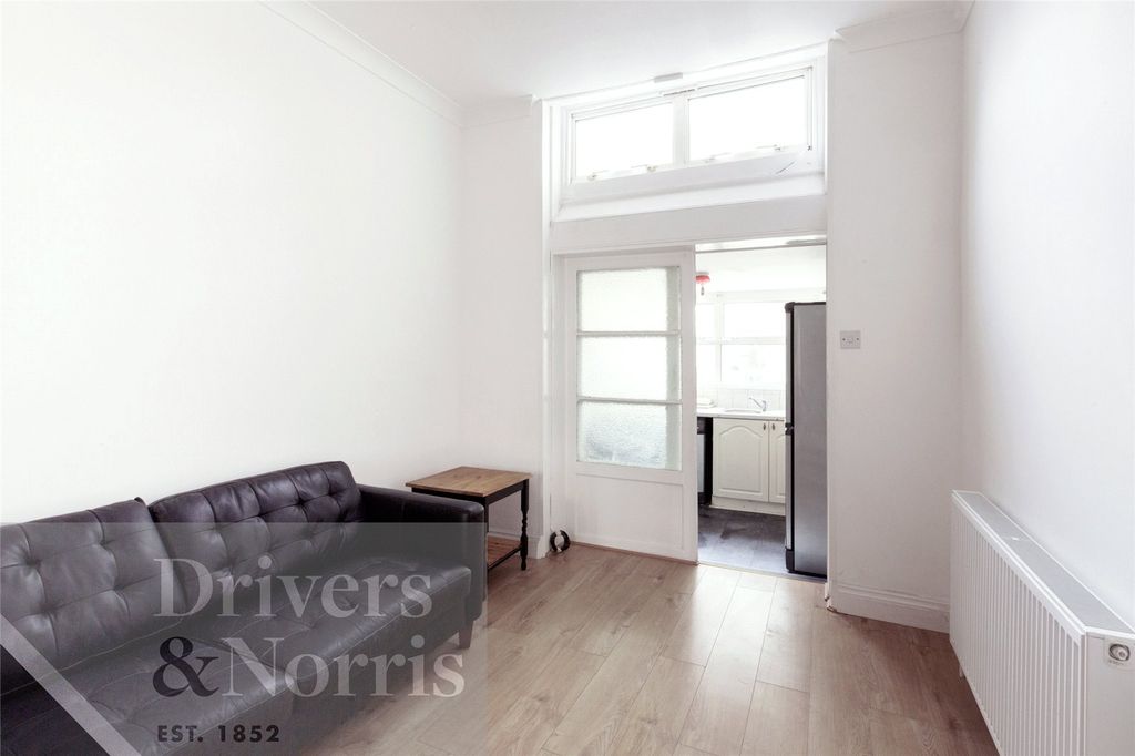 Property photo 2 of 6 Picture No. 10