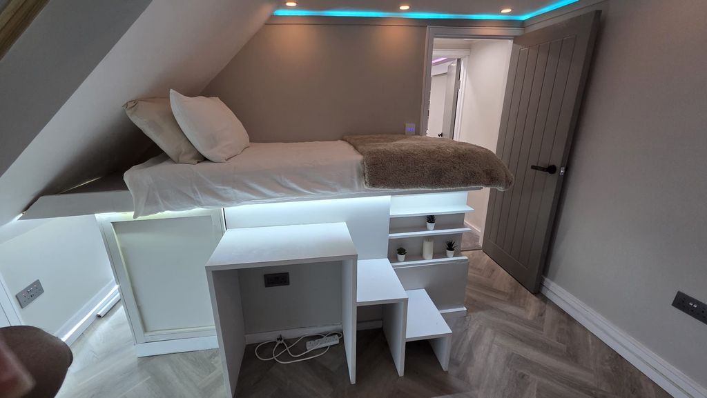 Property photo 2 of 8