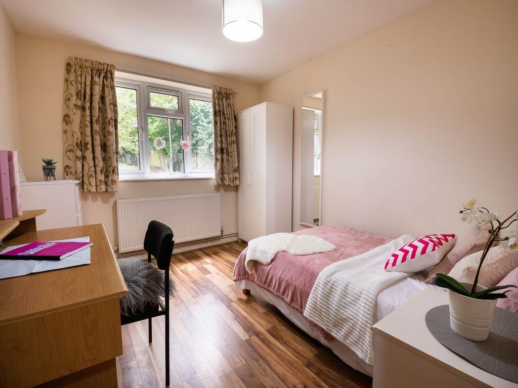 Property photo 3 of 16 40_St_Martins_Road_Canterbury_Accommodation-10