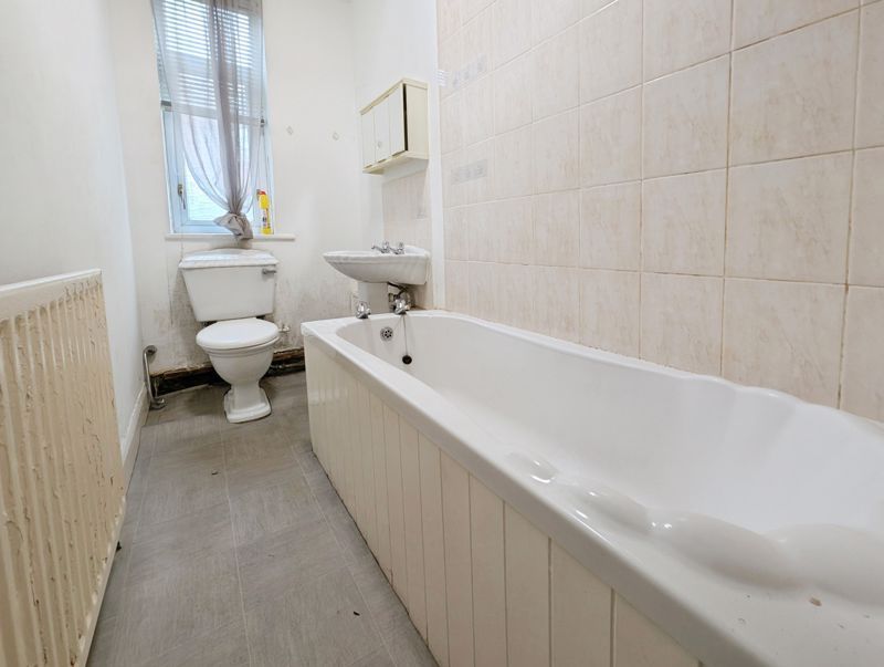 Property photo 3 of 7 Photo 1