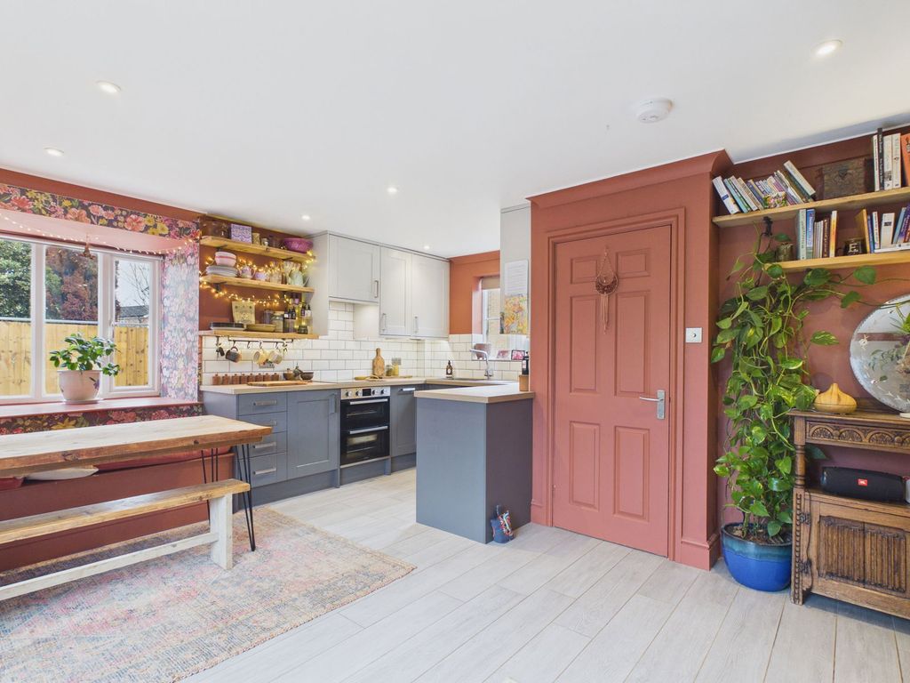 Property photo 3 of 28