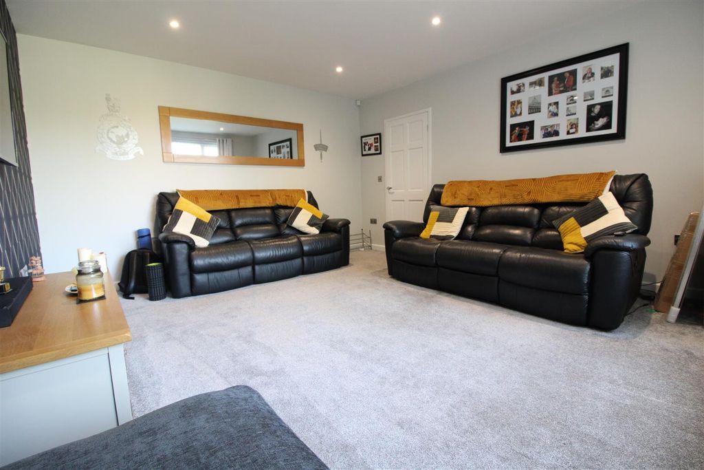Property photo 3 of 18 C.Lo.Jpg