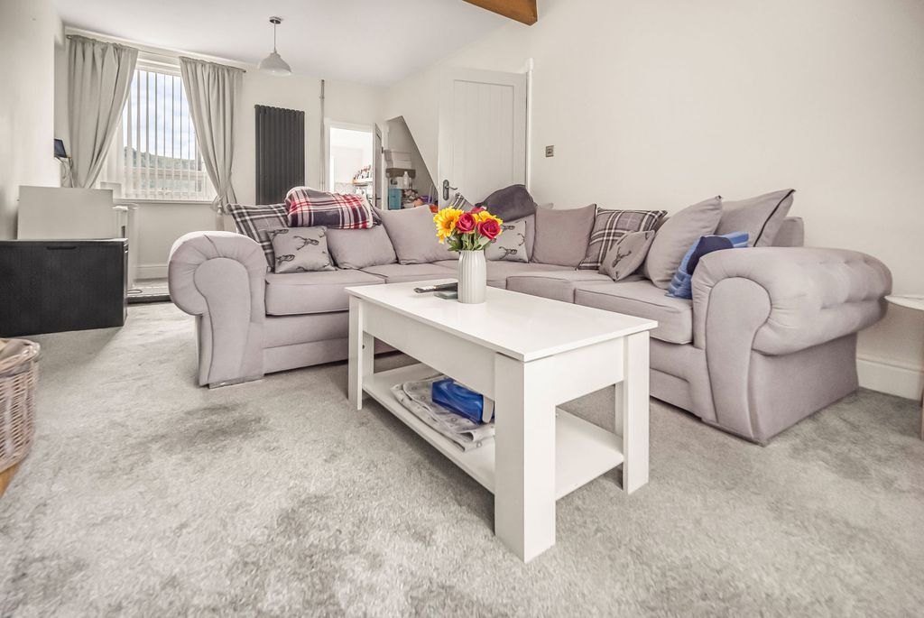 Property photo 2 of 26