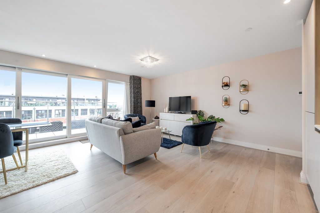 Additional image 4 of 2 bed penthouse for saleThe Colonnade, Maidenhead SL6