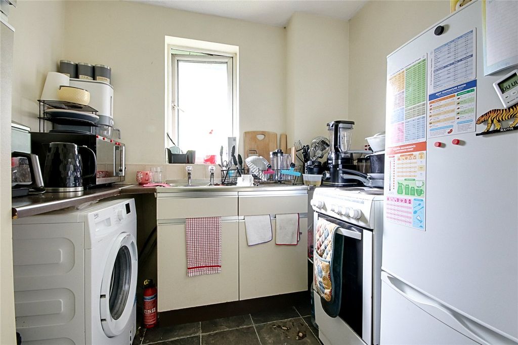 Property photo 3 of 6 Picture No. 12