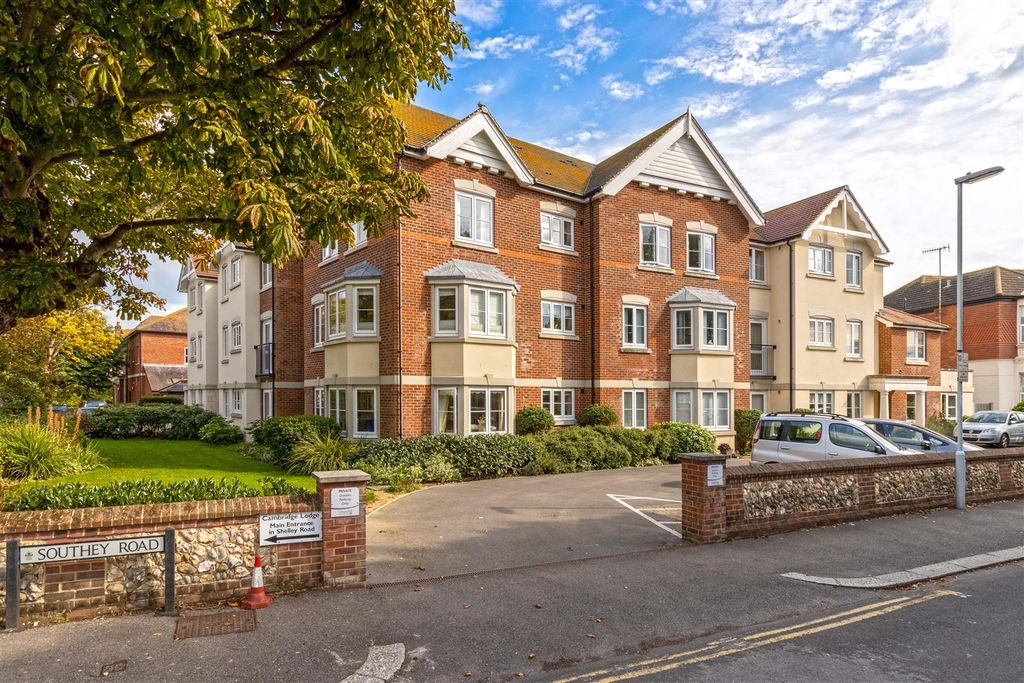 Property photo 1 of 14 For Sale By Aspire Residential - Cambridge Lodge