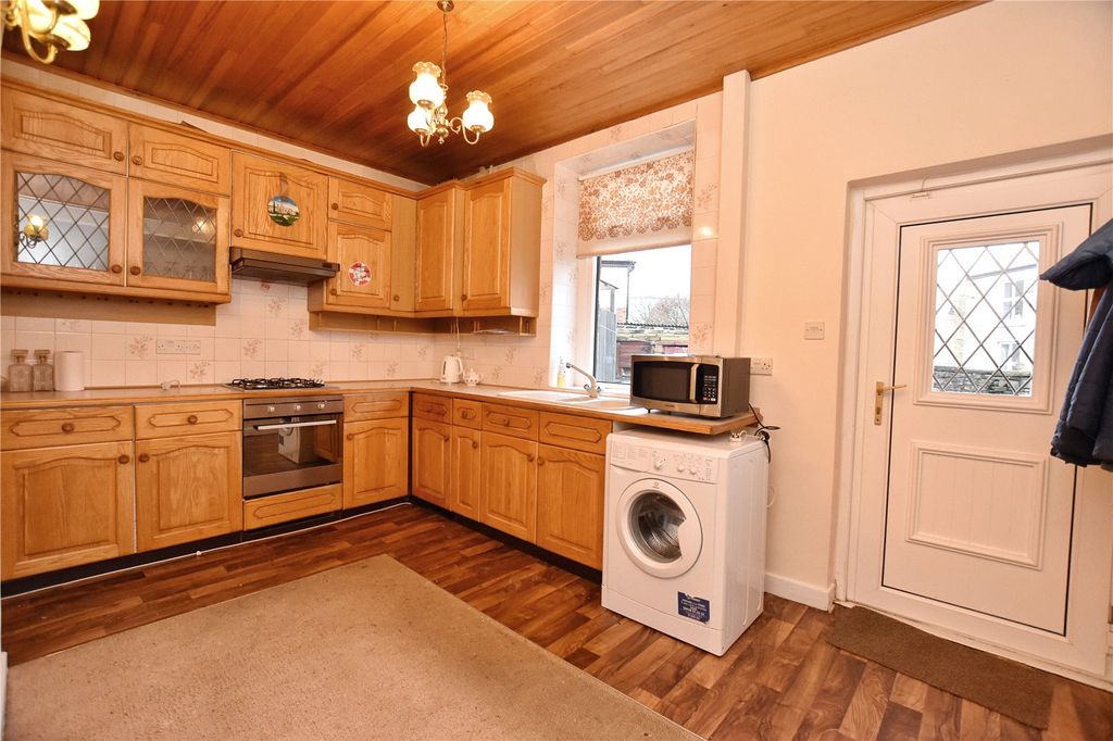 Property photo 3 of 10 Kitchen