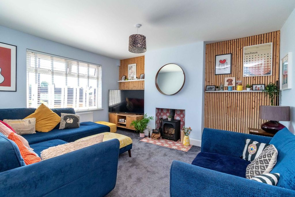 Property photo 3 of 16 Downsway-19.Jpg