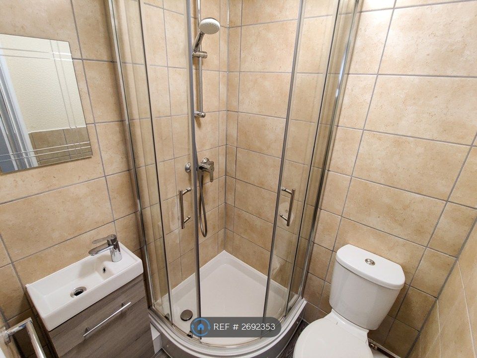 Property photo 2 of 20 Ensuite