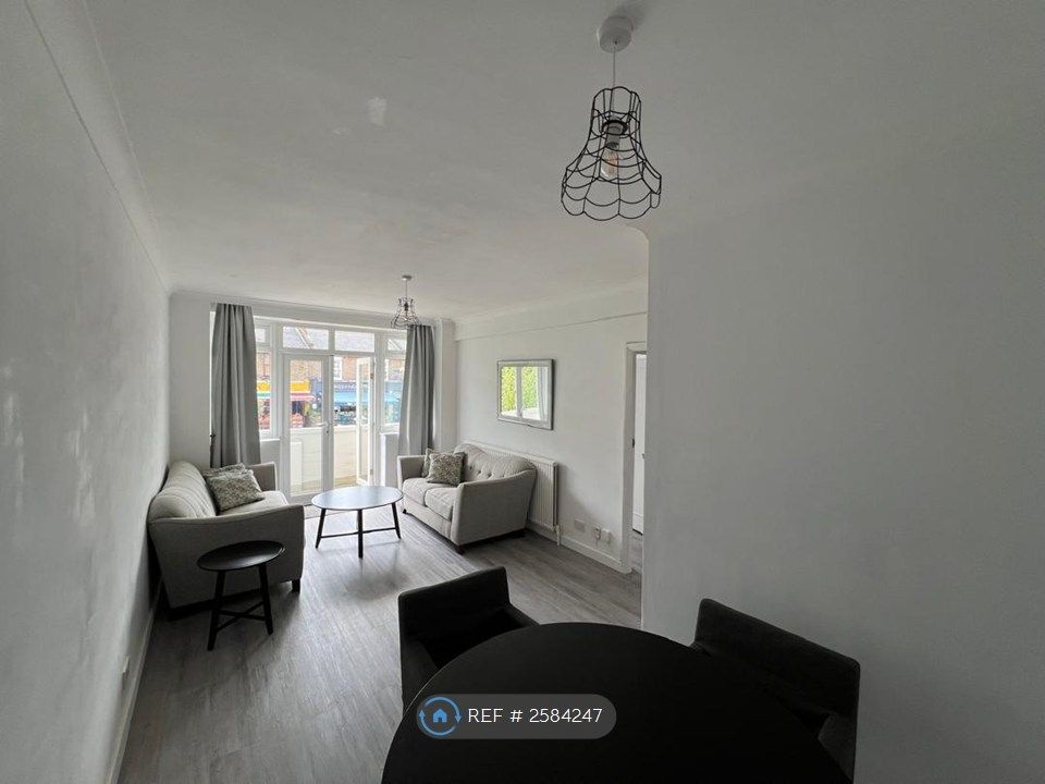 Property photo 3 of 11 Living Room/Dinning