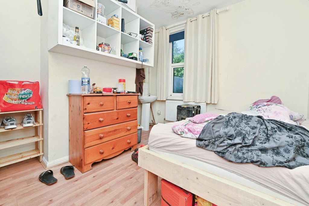 Property photo 2 of 17 Photo