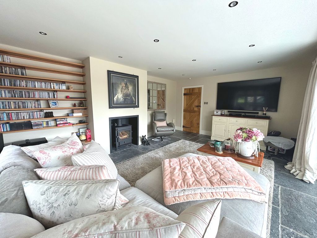 Property photo 2 of 40