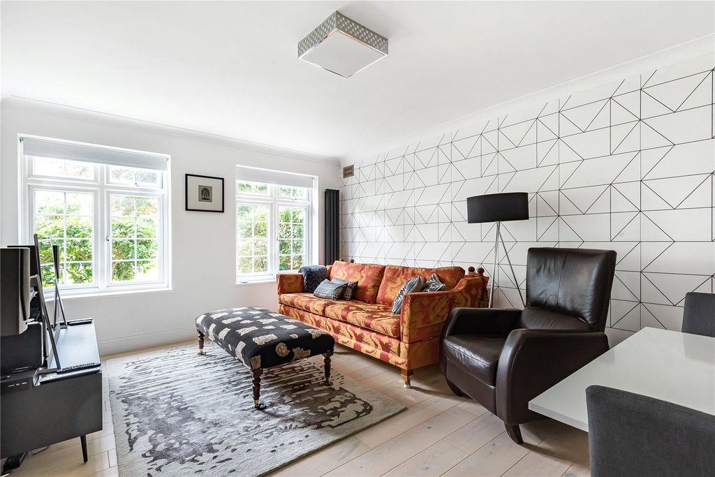 Property photo 2 of 17 Picture No. 11