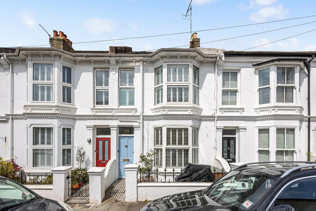 Property photo 1 of 27 Connaught Terrace, 38-027.Jpg