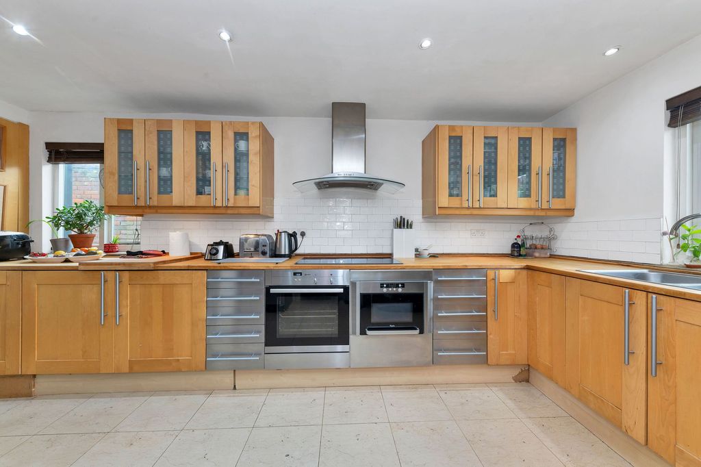 Property photo 3 of 22