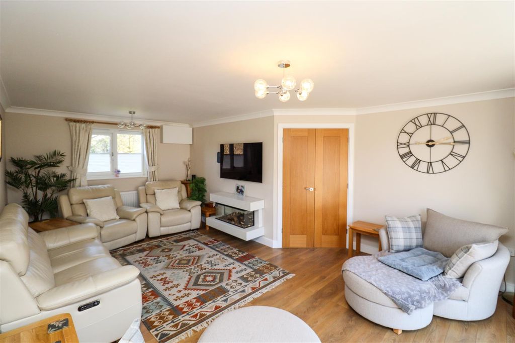 Property photo 2 of 26 Living Room