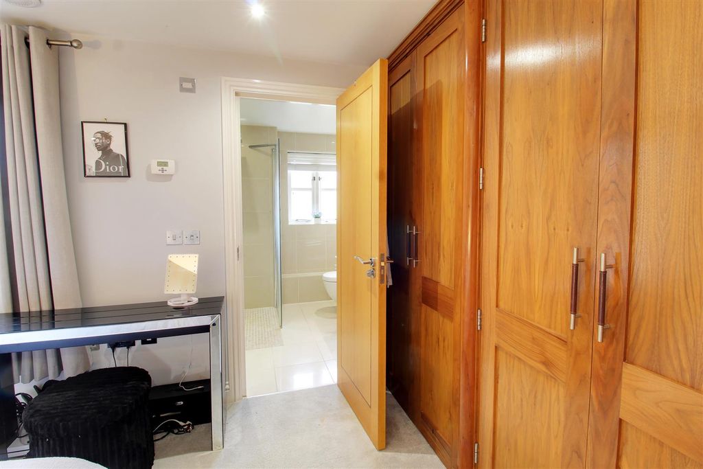 Additional image 17 of 3 bed flat for saleBluebridge Road, Brookmans Park AL9