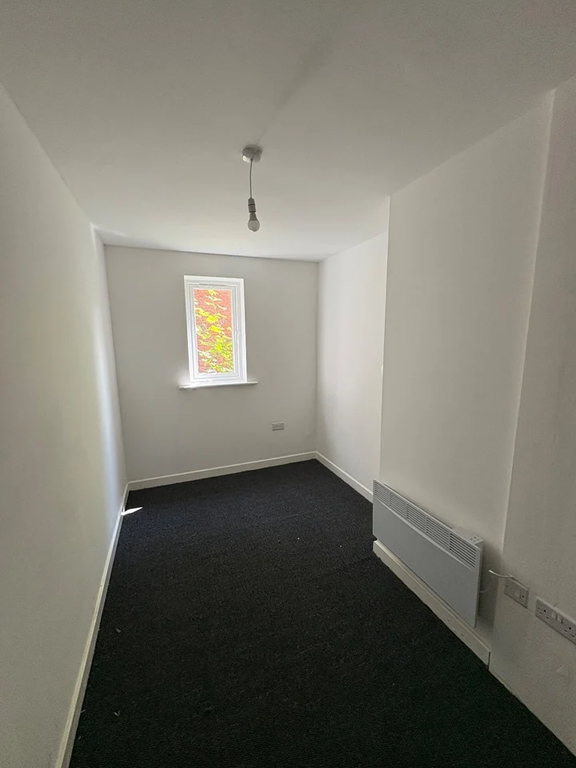 Property photo 2 of 5 Bedroom