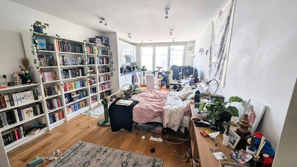 Property photo 1 of 5