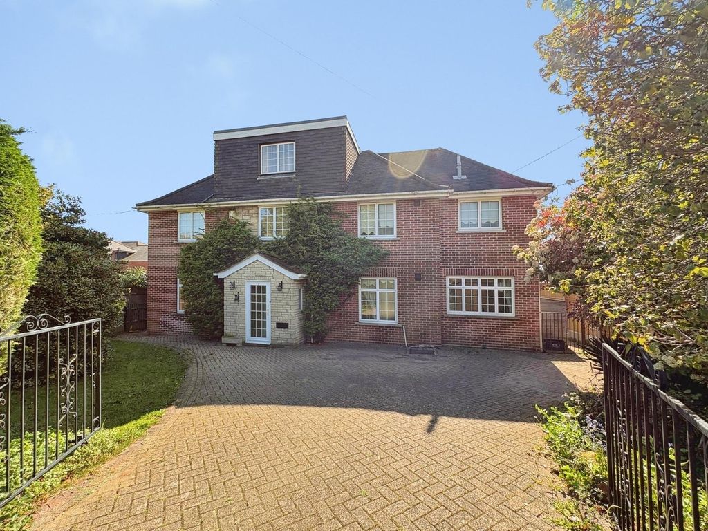 Property photo 1 of 16
