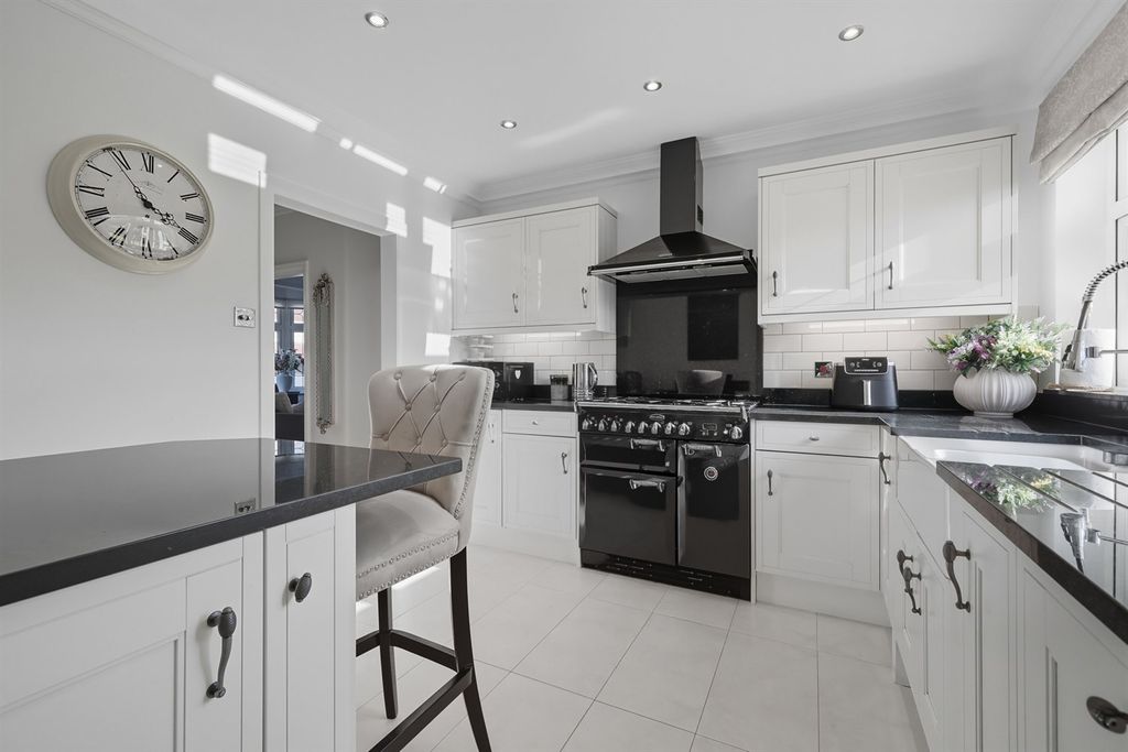 Property photo 2 of 45 Slewins Lane