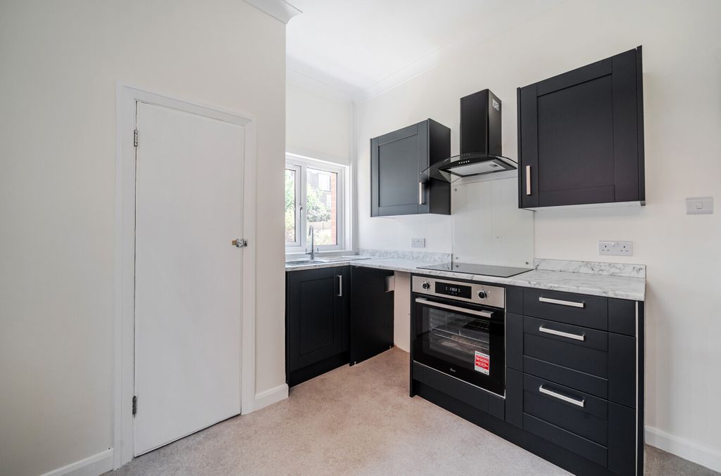 Property photo 3 of 17 1494526-7-6A562Aa...