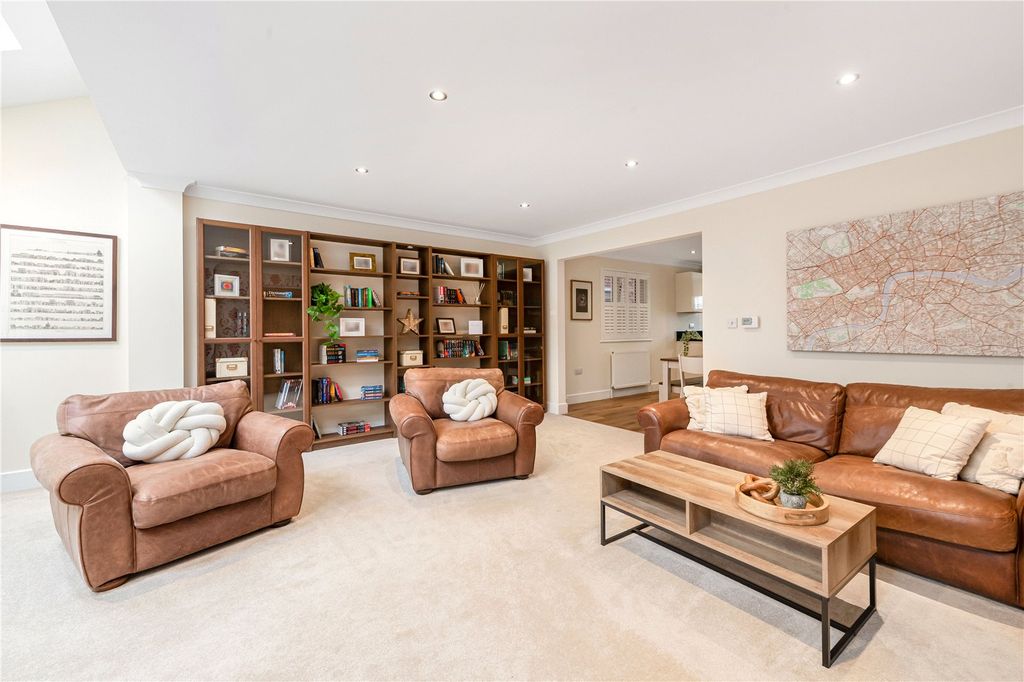 Property photo 2 of 24 Picture No. 11