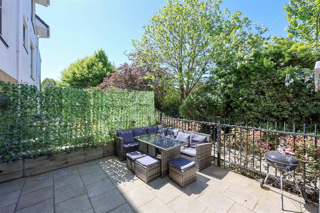 Property photo 2 of 12 Terrace