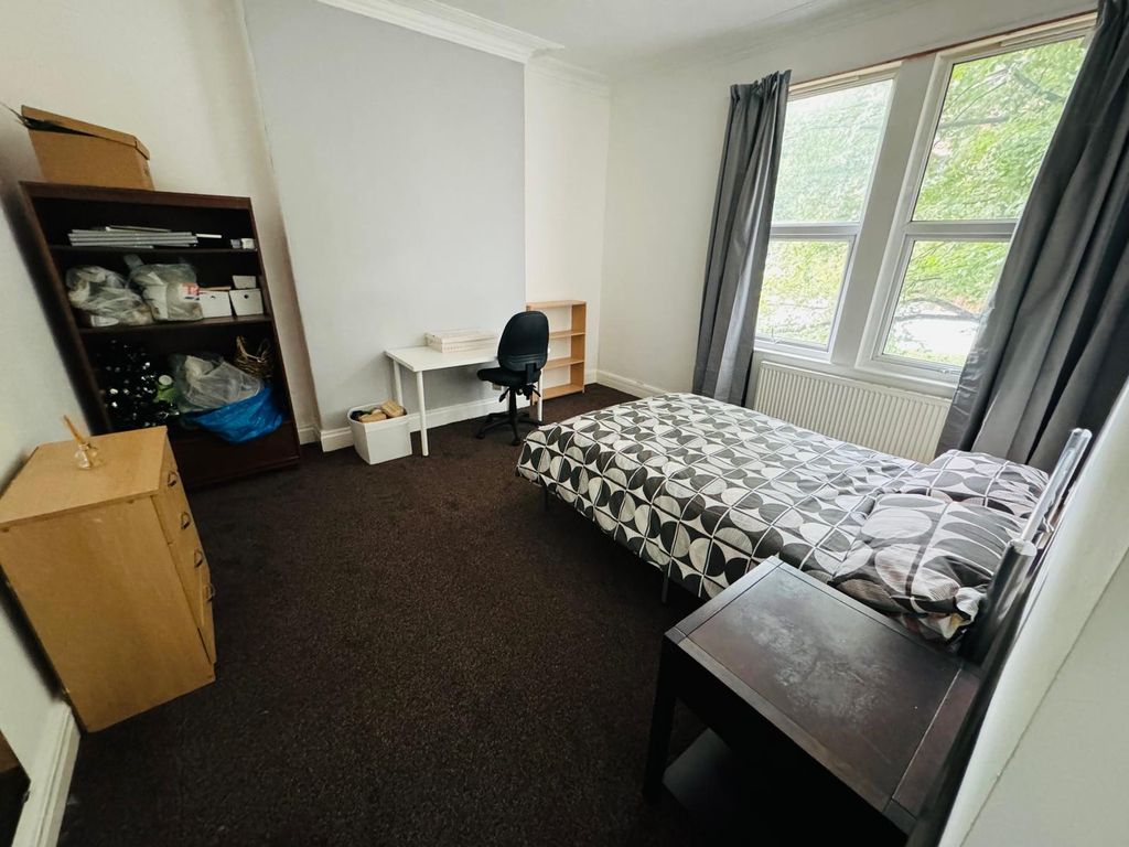 Property photo 2 of 23