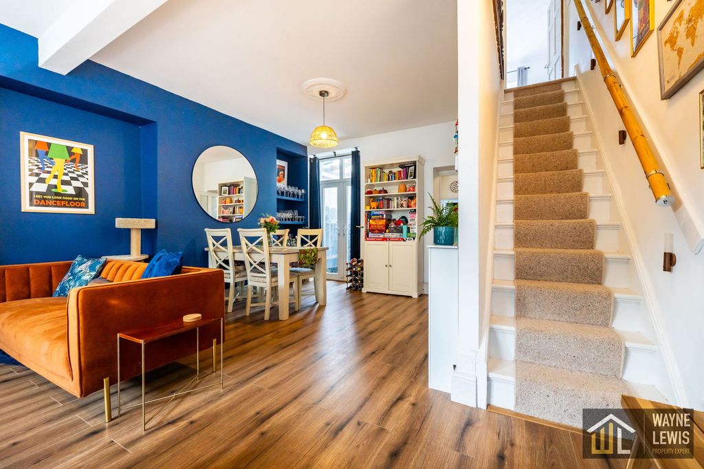 Property photo 3 of 42