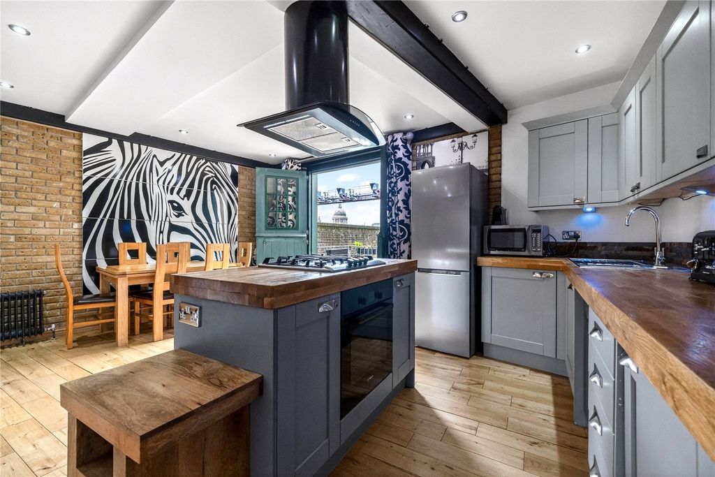 Property photo 1 of 20 Kitchen