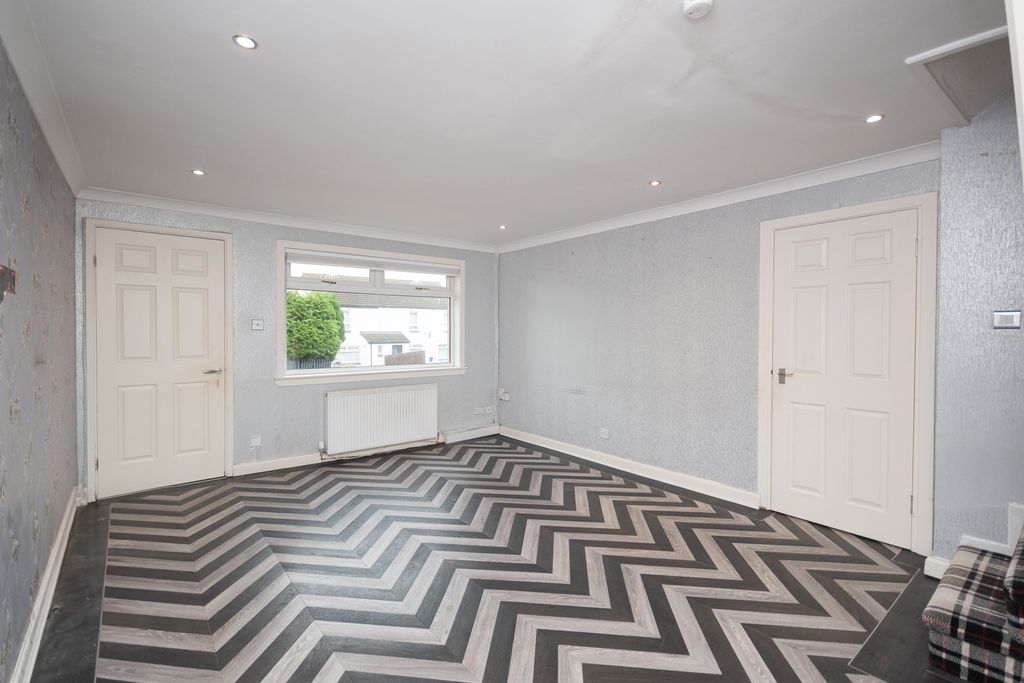 Property photo 3 of 14 Lounge