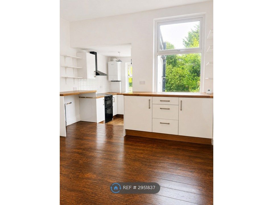 Property photo 2 of 11 Spacious Kitchen Diner