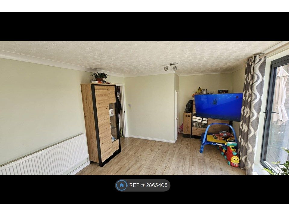 Property photo 2 of 15 Living Room