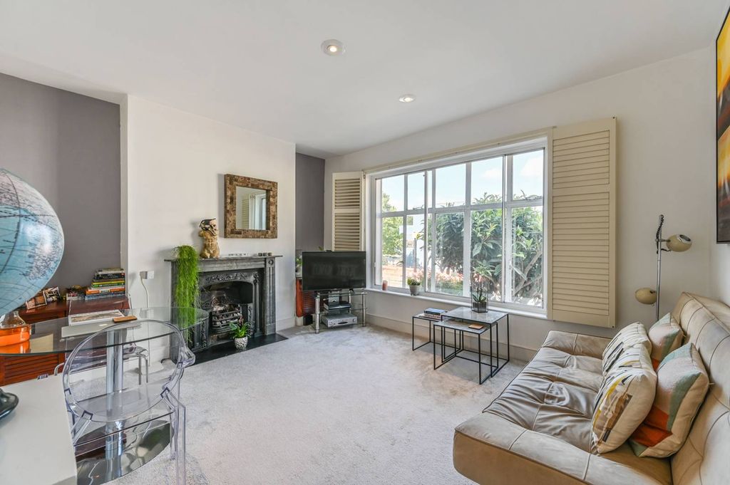 Property photo 2 of 12