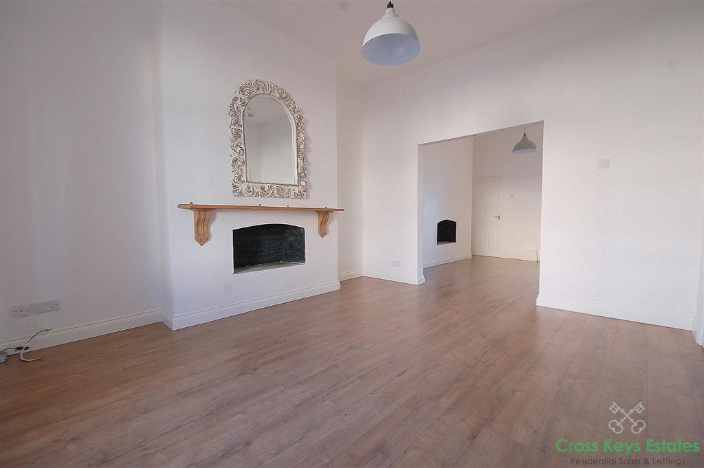 Property photo 3 of 20 Sitting Room