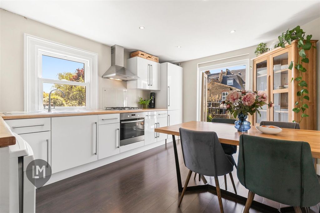 Property photo 2 of 7 Kitchen/Dining Room