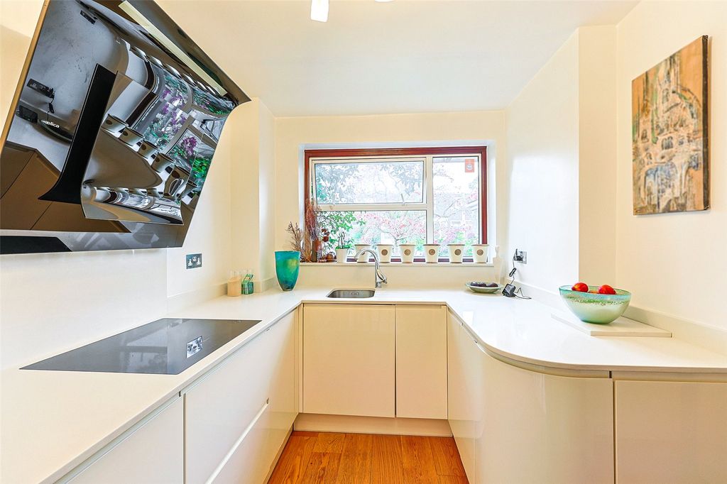 Property photo 2 of 15 Picture No. 17